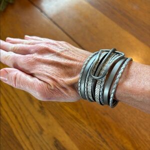 Grey leather bracelet with magnetic clasp